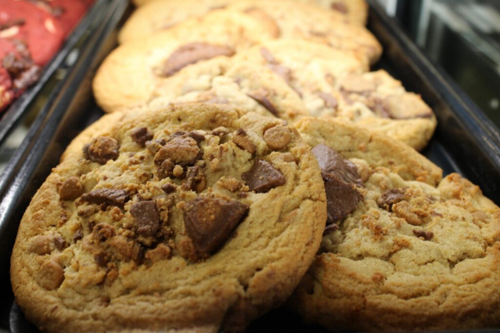 Reeseโs Peanut Butter Chunk Large Cookie