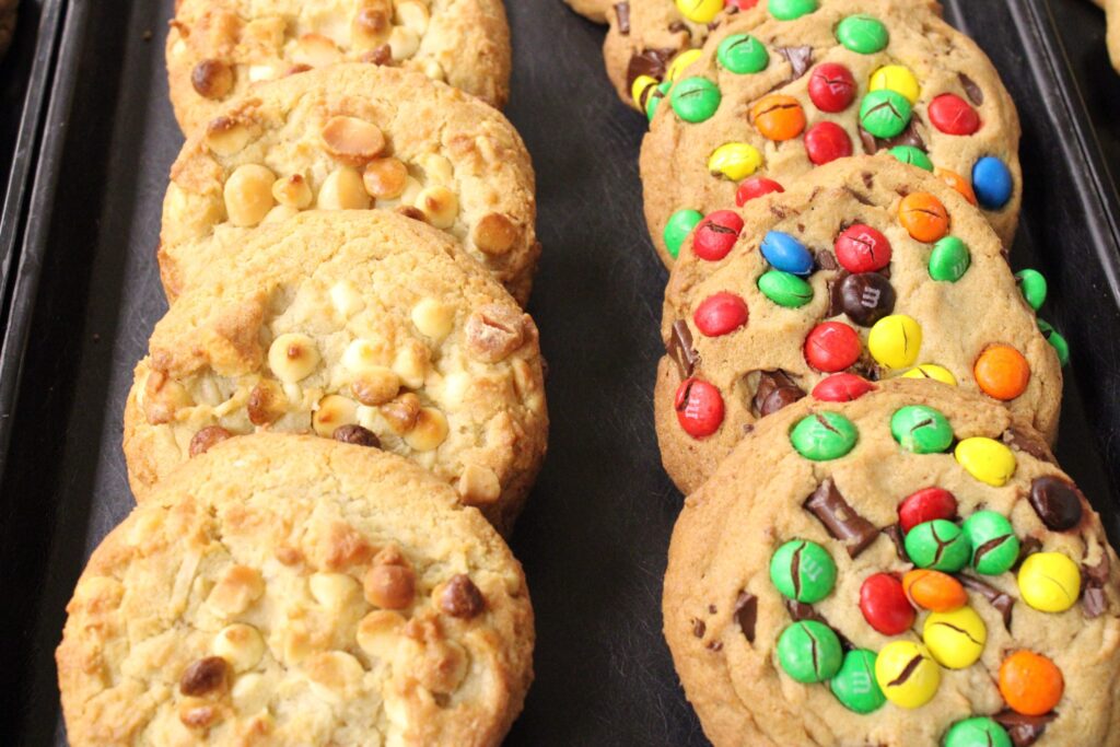 Vanilla Macadamia Nut Large Cookies